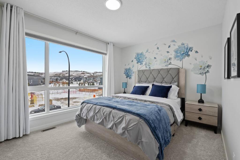Luxury-4Bed With Ac-86"Tv-Brandnew In Cranston, Calgary Villa Exterior photo