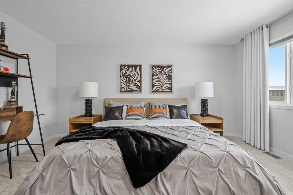 Luxury-4Bed With Ac-86"Tv-Brandnew In Cranston, Calgary Villa Exterior photo