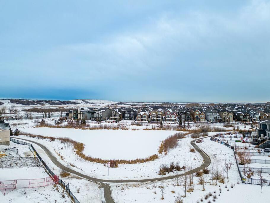 Luxury-4Bed With Ac-86"Tv-Brandnew In Cranston, Calgary Villa Exterior photo