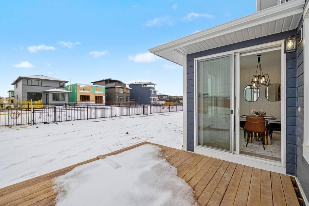 Luxury-4Bed With Ac-86"Tv-Brandnew In Cranston, Calgary Villa Exterior photo